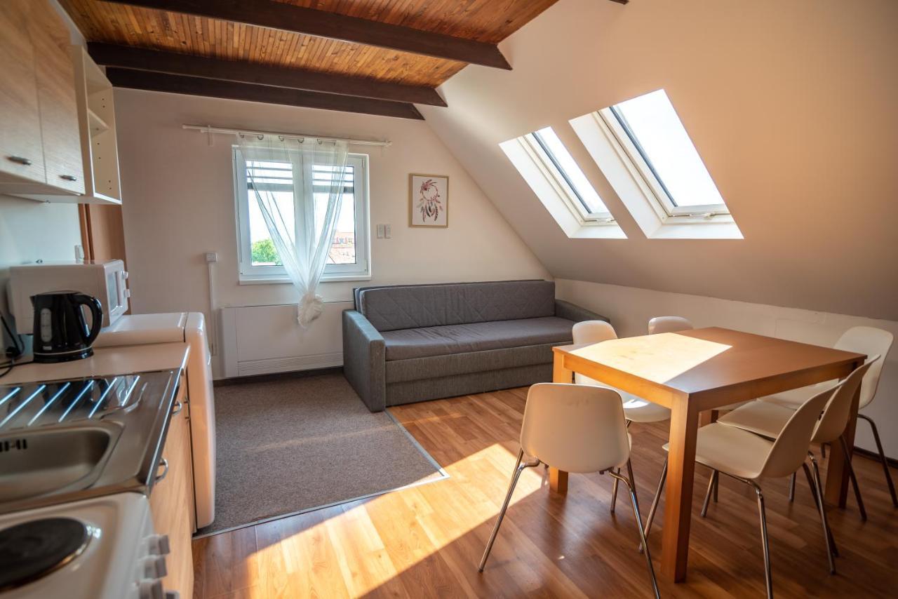 Mikulov - Inn - Hotel S Vinnym Sklepem Venuse Екстер'єр фото