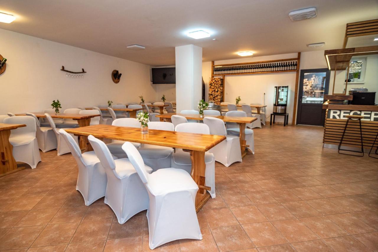 Mikulov - Inn - Hotel S Vinnym Sklepem Venuse Екстер'єр фото